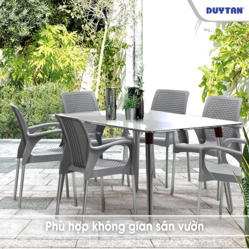 Giá bàn ghế nhựa quán ăn Duy Tân