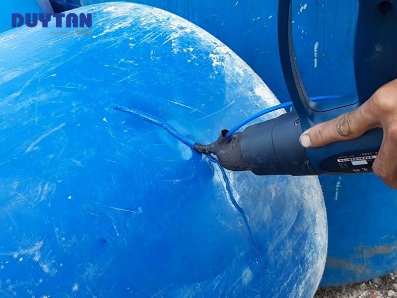 Cách hàn thùng nhựa bị nứt đơn giản, bền chắc tại nhà 3 Cách hàn thùng nhựa bị nứt đơn giản, bền chắc tại nhà